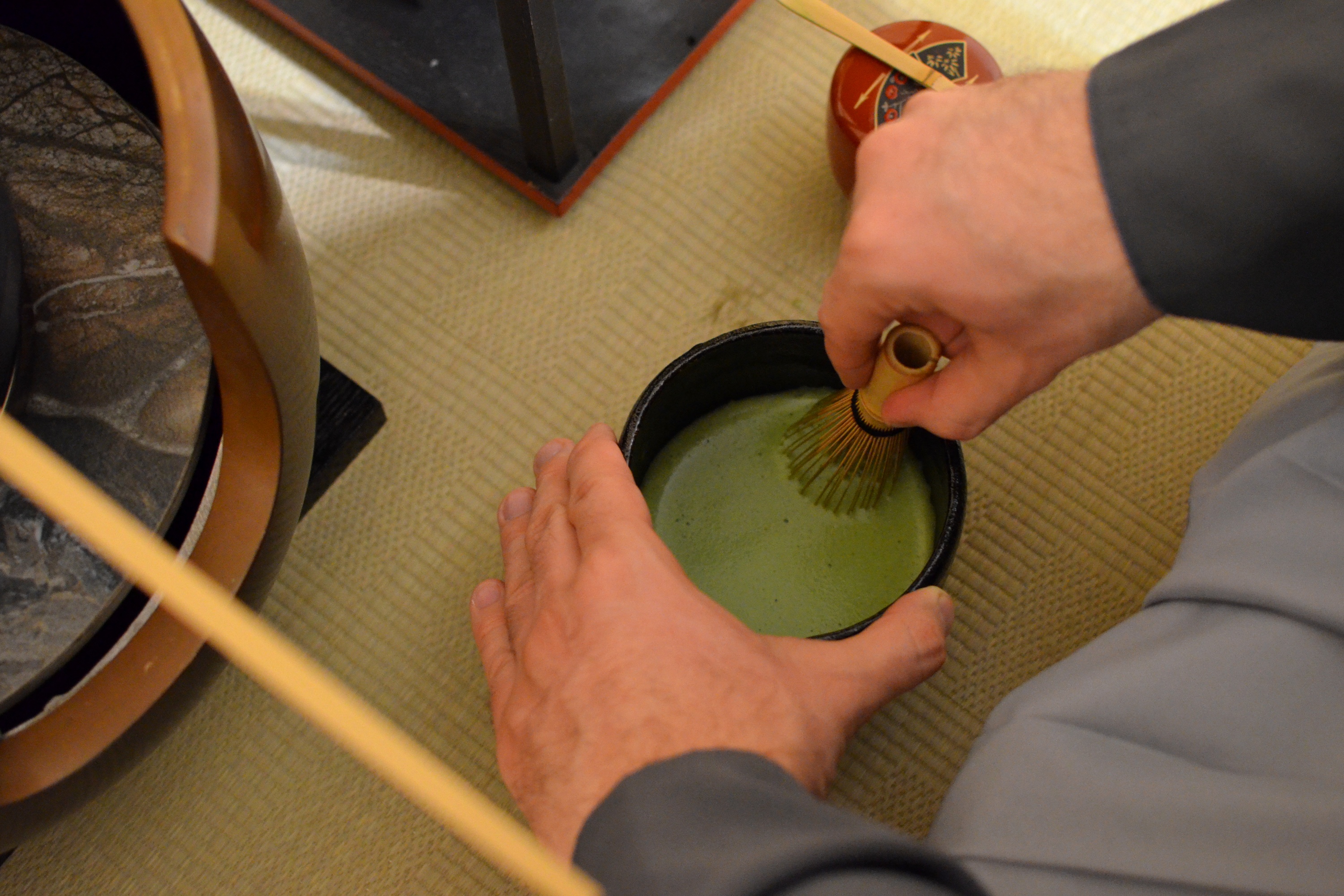 https://tealao.com/en/resource/image/tea-school/types-of-tea/matcha/bowl-of-matcha-tea-japanese-tea-ceremony.jpg